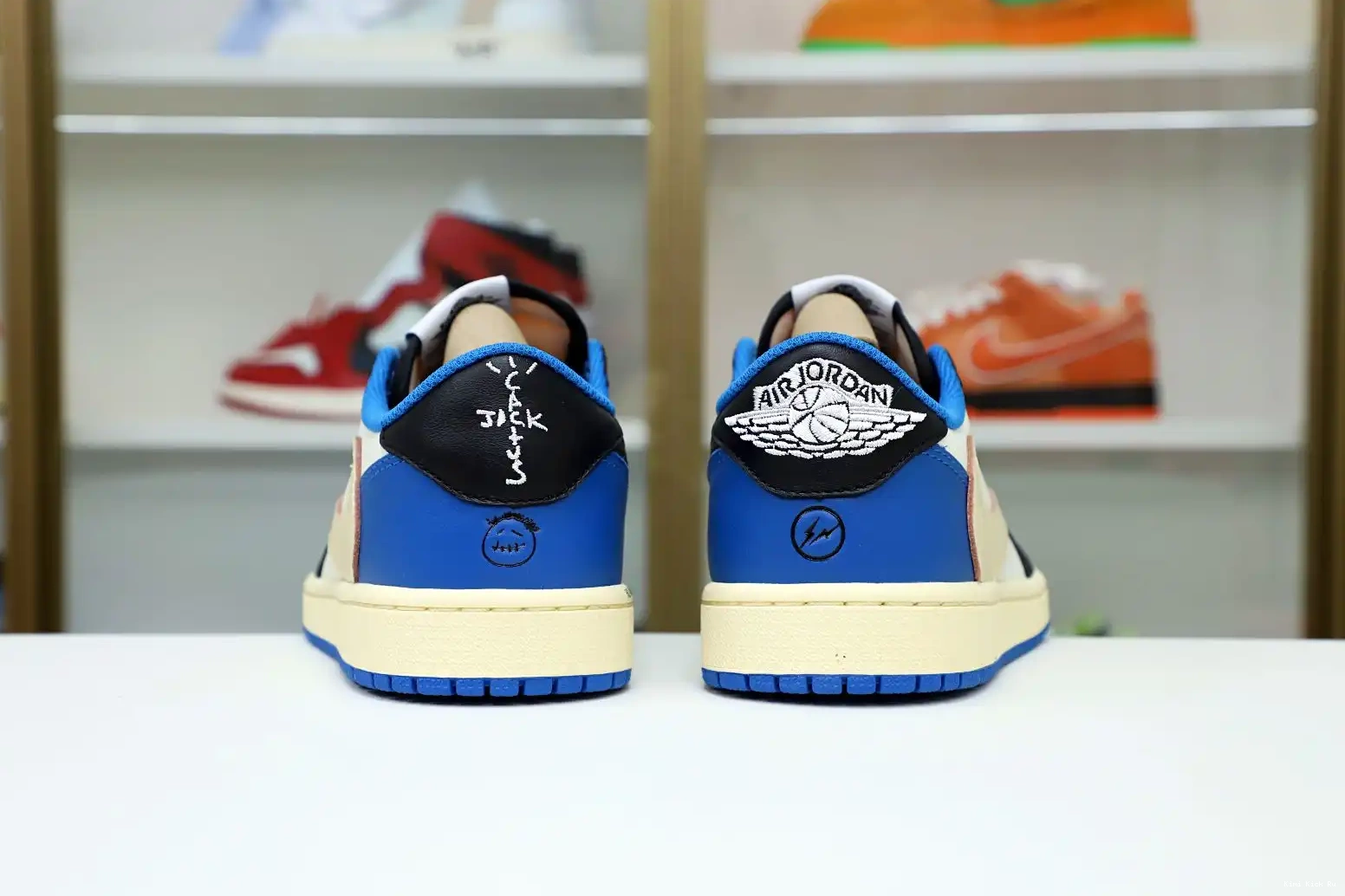 SCOTT 1 FRAGMENT DESIGN JORDAN X Kimikick AIR LOW X TRAVIS 0801